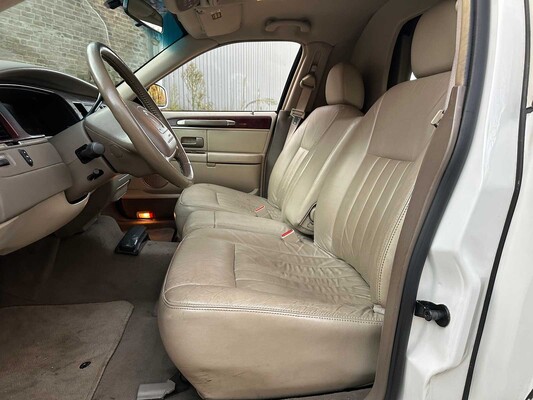 Lincoln Town Car 4.6 V8 Signature (Limousine) 204pk 2003, 62-NG-XN Youngtimer