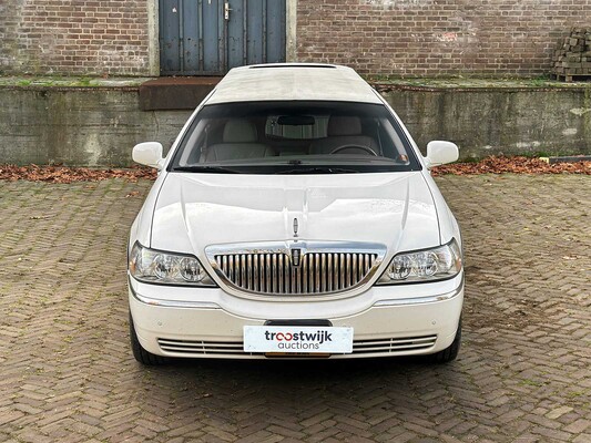 Lincoln Town Car 4.6 V8 Signature (Limousine) 204pk 2003, 62-NG-XN Youngtimer