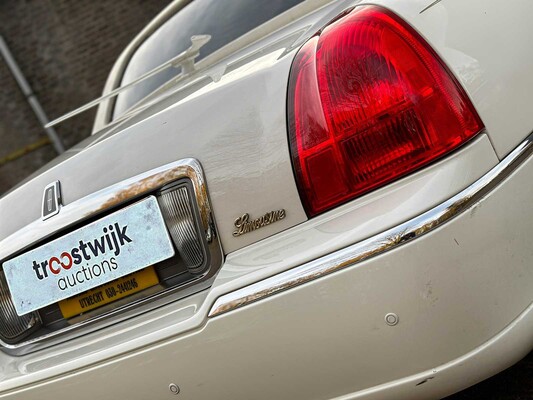 Lincoln Town Car 4.6 V8 Signature (Limousine) 204pk 2003, 62-NG-XN Youngtimer