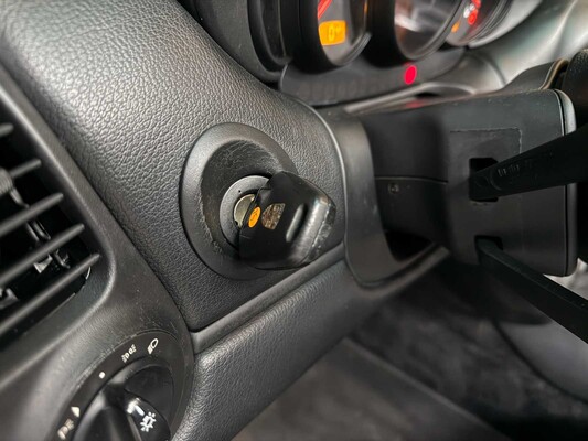 Porsche 911 Carrera Cabriolet 3.6 996 320pk 2003 Youngtimer -Handgeschakeld-