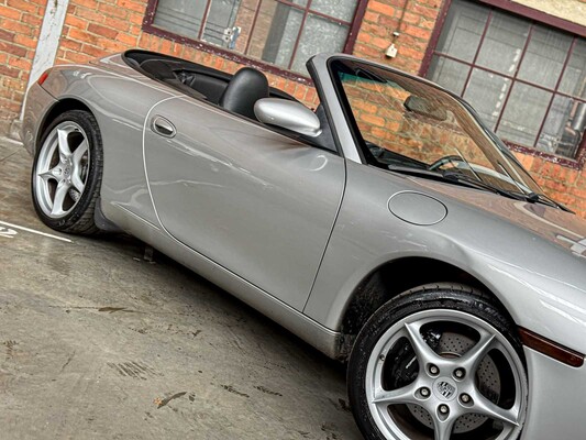 Porsche 911 Carrera Cabriolet 3.6 996 320pk 2003 Youngtimer -Handgeschakeld-