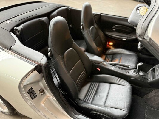 Porsche 911 Carrera Cabriolet 3.6 996 320pk 2003 Youngtimer -Handgeschakeld-