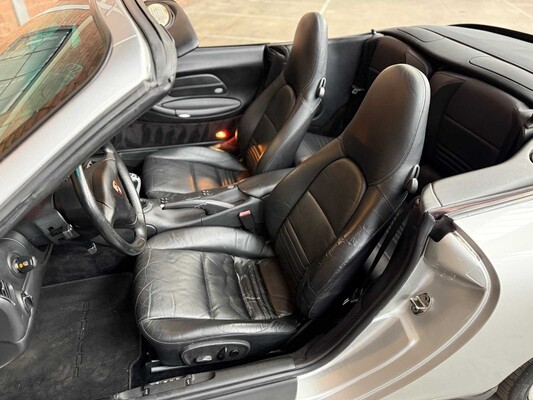 Porsche 911 Carrera Cabriolet 3.6 996 320pk 2003 Youngtimer -Handgeschakeld-