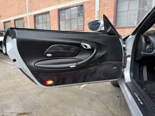 Porsche 911 Carrera Cabriolet 3.6 996 320pk 2003 Youngtimer -Handgeschakeld-