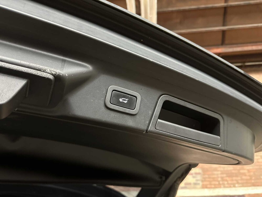 Land Rover Range Rover Velar 2.0 i4 AWD R-Dynamic SE 241hp 2017 (Original-NL), PX-296-F