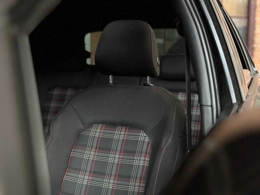 Volkswagen Golf GTI Performance VII 2.0 TSI Golf 7 230pk 2014, TV-769-S