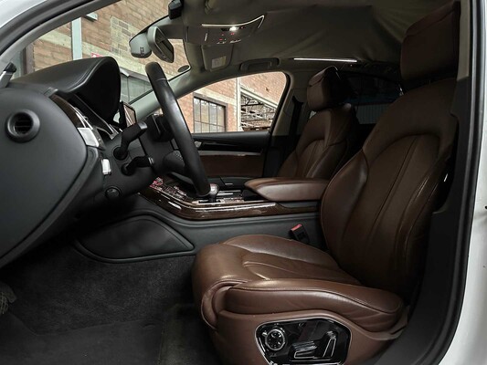 Audi A8 4.2 FSI V8 Quattro 372pk 2011
