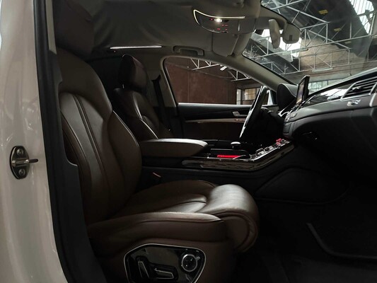 Audi A8 4.2 FSI V8 Quattro 372pk 2011