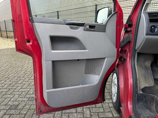 Volkswagen Transporter 2.5 TDI 300 131pk 2005, 65-VXT-4