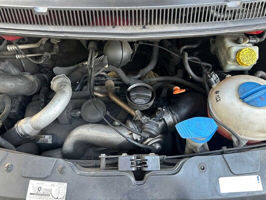 Volkswagen Transporter 2.5 TDI 300 131pk 2005, 65-VXT-4