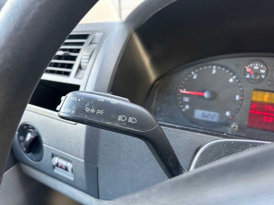 Volkswagen Transporter 2.5 TDI 300 131pk 2005, 65-VXT-4