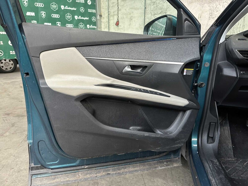 Peugeot 5008 1.6 PureT. BL. Prem. 181 PS 2019, XH-072-L