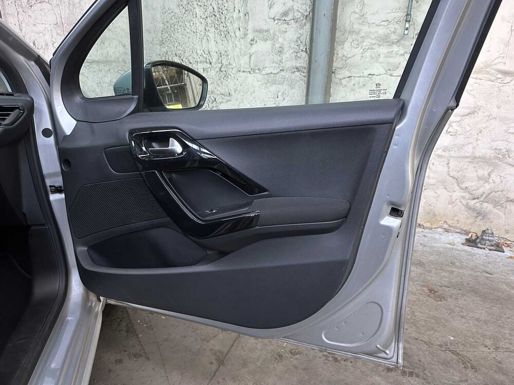 Peugeot 208 1.2 PureTech Allure 82 PS 2017, RL-064-L