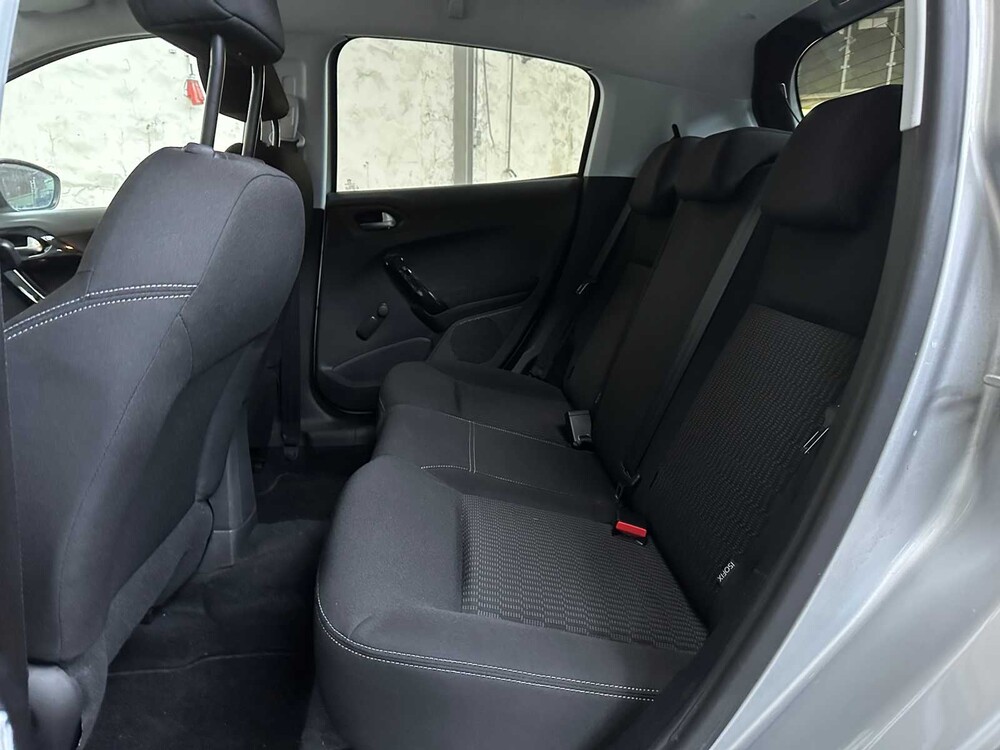 Peugeot 208 1.2 PureTech Allure 82 PS 2017, RL-064-L