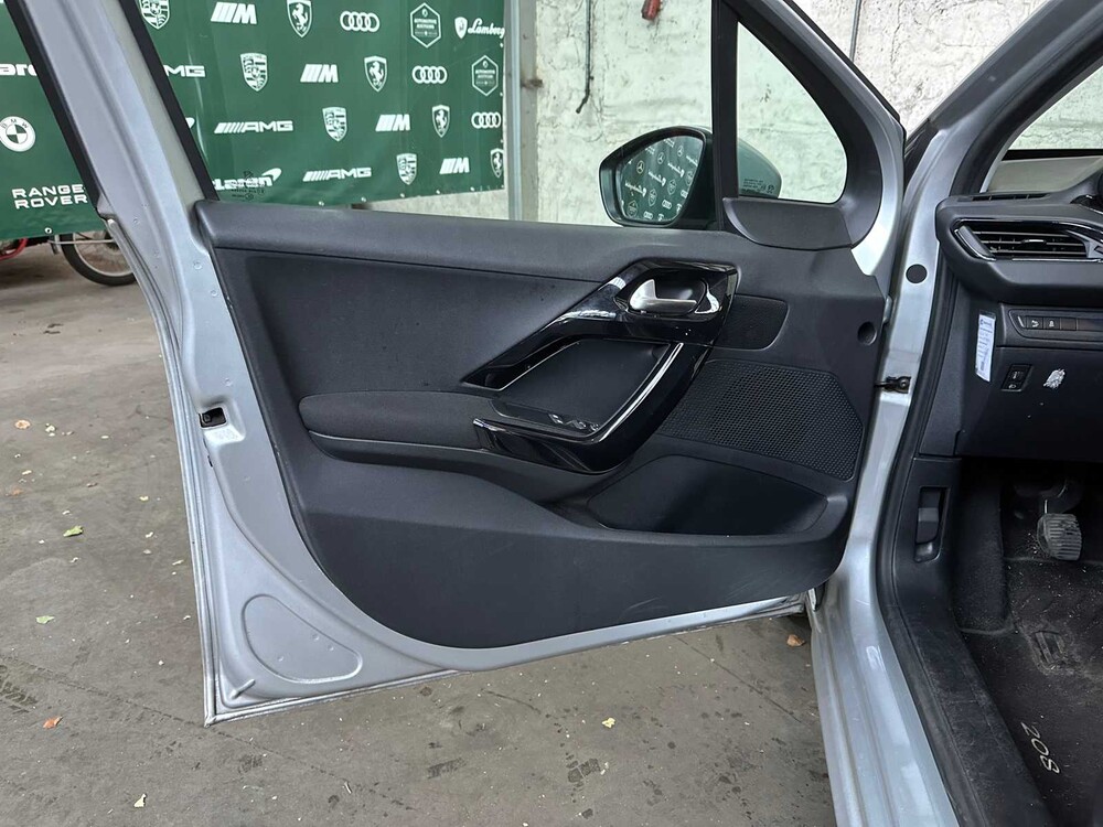 Peugeot 208 1.2 PureTech Allure 82 PS 2017, RL-064-L