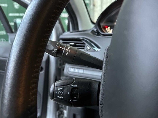 Peugeot 208 1.2 PureTech Allure 82 PS 2017, RL-064-L