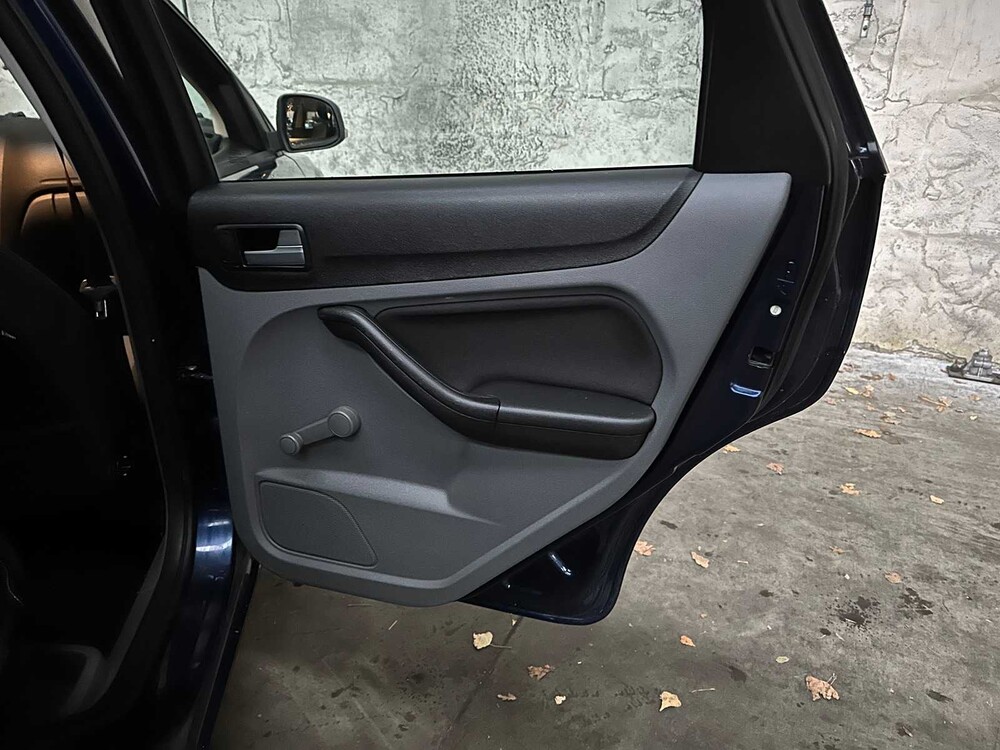 Ford Focus Kombi 1,6 Comfort 101 PS 2012, 01-SZV-4