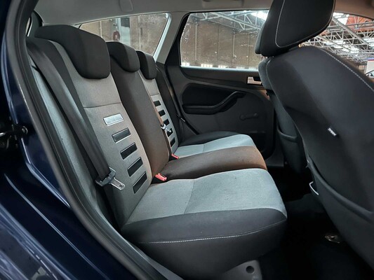 Ford Focus Kombi 1,6 Comfort 101 PS 2012, 01-SZV-4