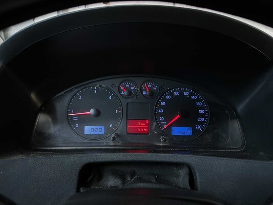 Volkswagen Transporter 2.5 TDI 340 4M MHD 131PK 2007, 81-VGK-3