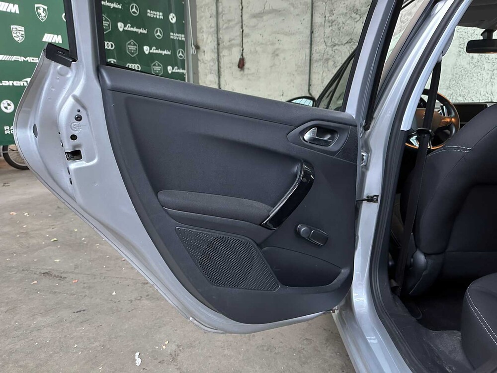 Peugeot 208 1.2 PureTech Allure 82 PS 2017, RL-064-L