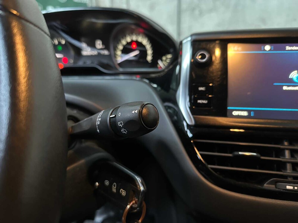 Peugeot 208 1.2 PureTech Allure 82 PS 2017, RL-064-L