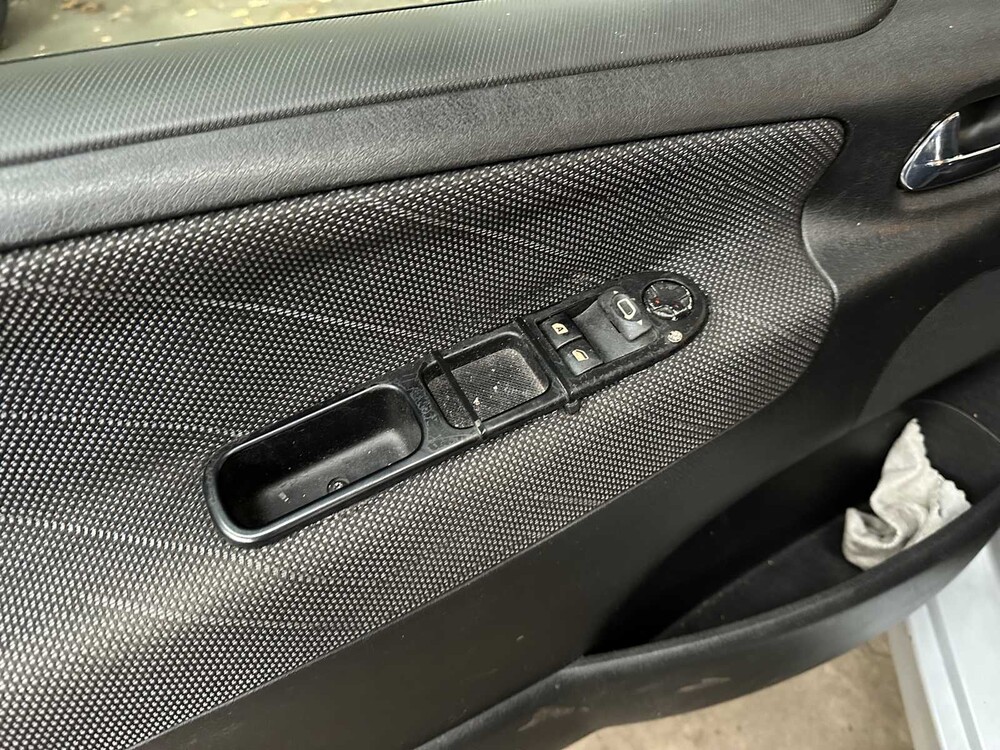 Peugeot 207 1.4 VTi XS Pack 95Hp 2007, 43-SRF-3