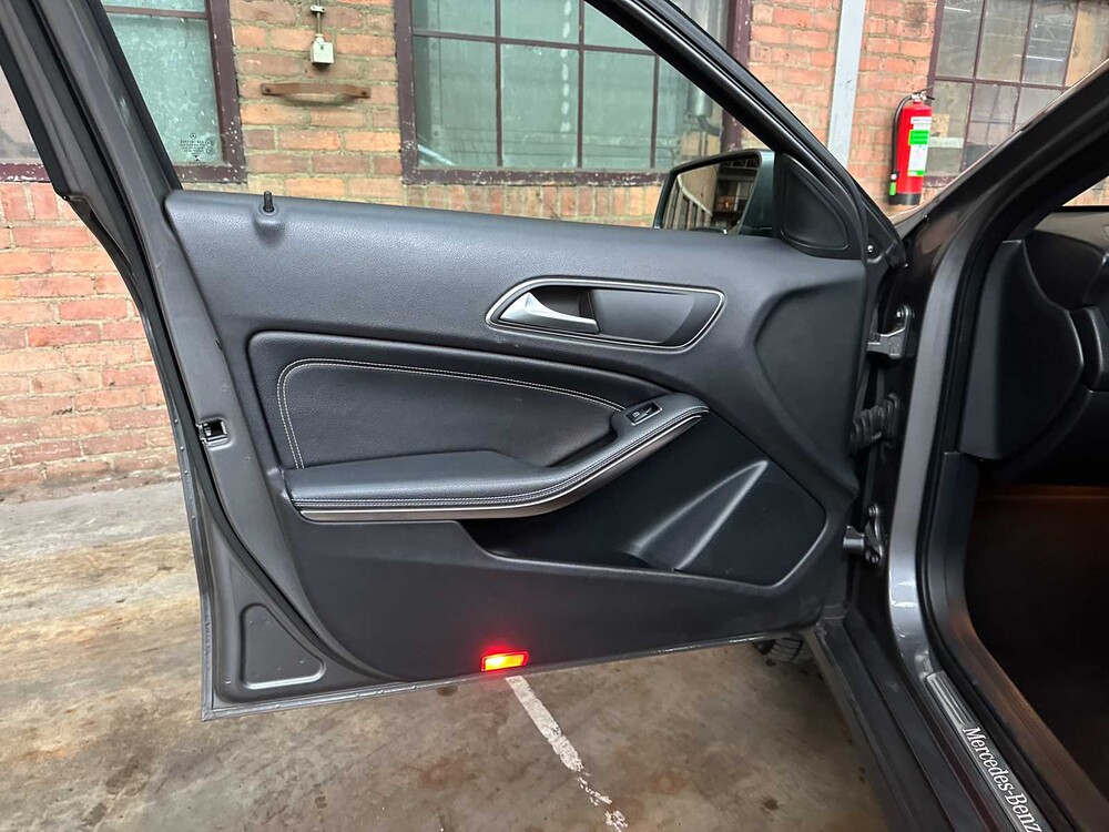 Mercedes-Benz GLA200 CDI Ambition 136hp 2015 GLA-class, N-761-BJ