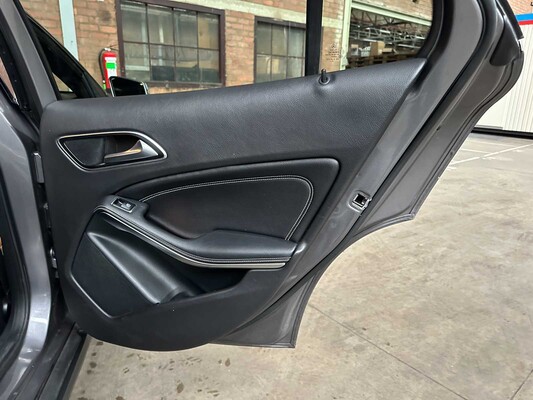 Mercedes-Benz GLA200 CDI Ambition 136pk 2015 GLA-klasse, N-761-BJ