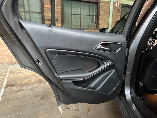Mercedes-Benz GLA200 CDI Ambition 136pk 2015 GLA-klasse, N-761-BJ