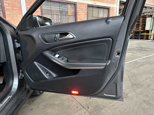 Mercedes-Benz GLA200 CDI Ambition 136pk 2015 GLA-klasse, N-761-BJ