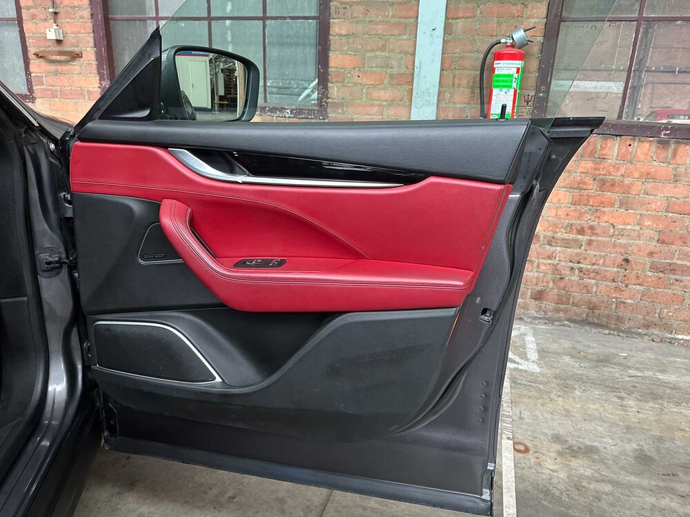 Maserati Levant 3.0 V6 349 PS 2017