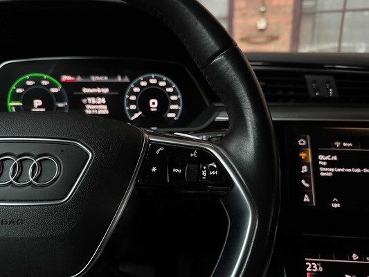 Audi e-tron 50 Quattro Edition 71 kWh 313 PS 2020 (Original-NL), J-388-LL