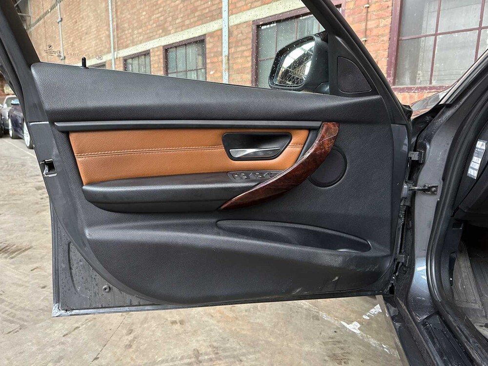 BMW 320i High Executive 184 PS 2012 3er, 75-XGB-4