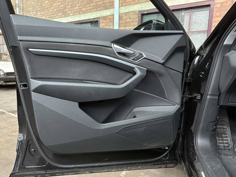 Audi e-tron 50 Quattro Edition 71 kWh 313pk 2020 (Origineel-NL + 1e Eigenaar), J-904-HF