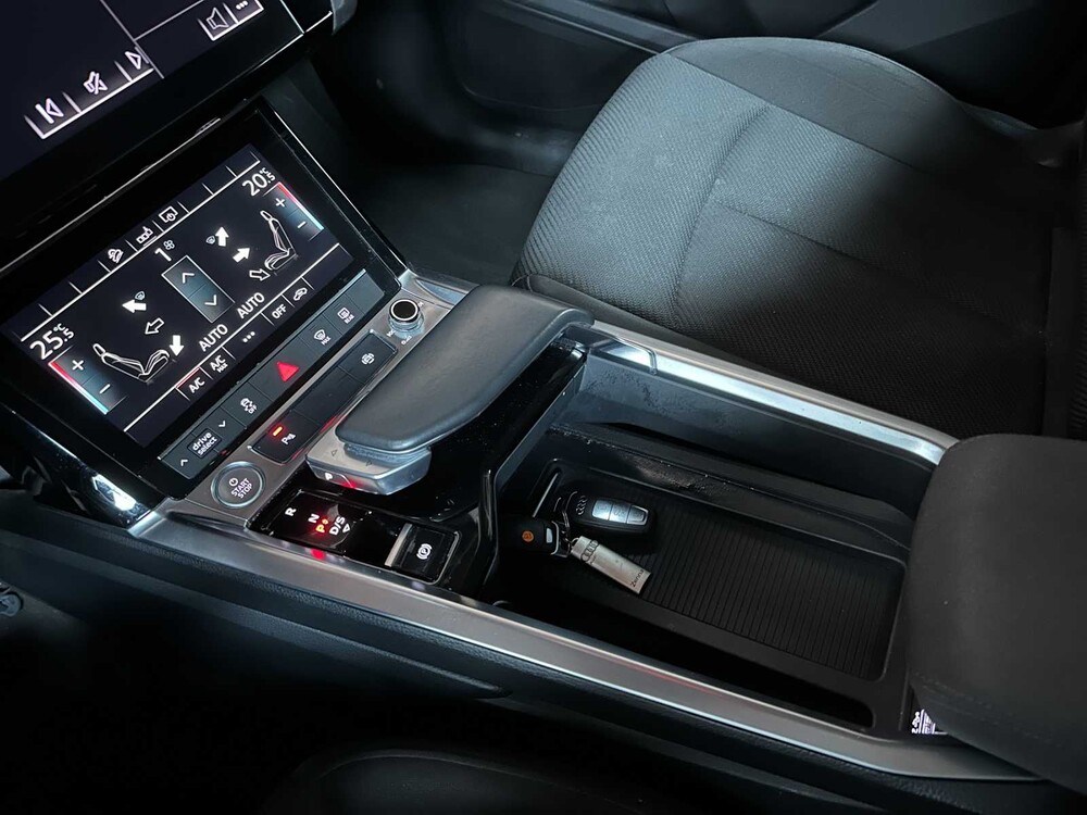 Audi e-tron 50 Quattro Edition 71 kWh 313pk 2020 (Origineel-NL + 1e Eigenaar), J-904-HF