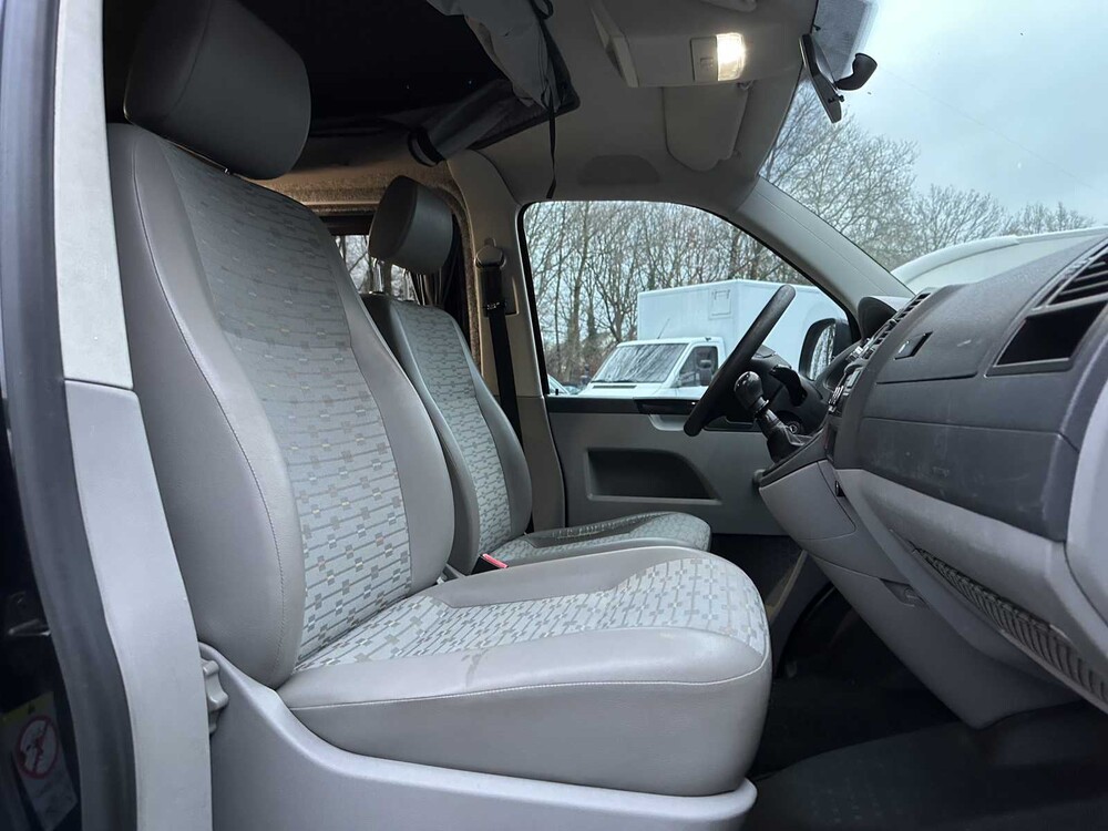 Volkswagen Transporter 7J0 T5 2.0 L1H1 84kW Camper 116pk 2012, HXR-32-F