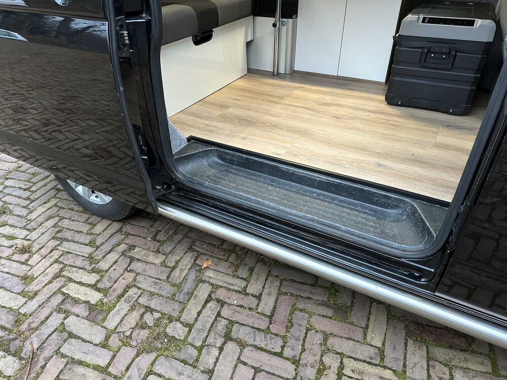 Volkswagen Transporter 7J0 T5 2.0 L1H1 84kW Camper 116pk 2012, HXR-32-F