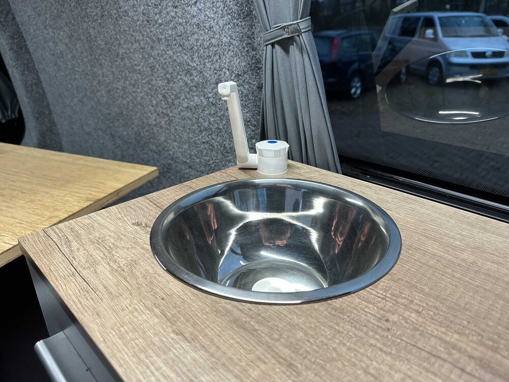 Volkswagen Transporter 7J0 T5 2.0 L1H1 84kW Camper 116pk 2012, HXR-32-F