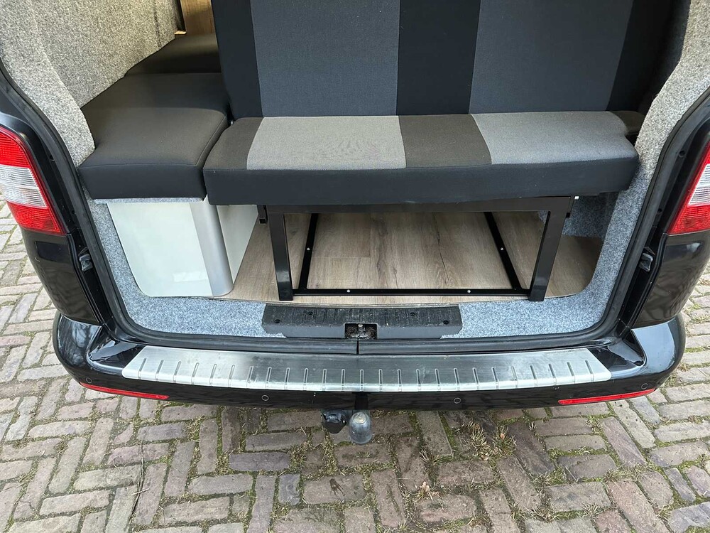 Volkswagen Transporter 7J0 T5 2.0 L1H1 84kW Camper 116pk 2012, HXR-32-F