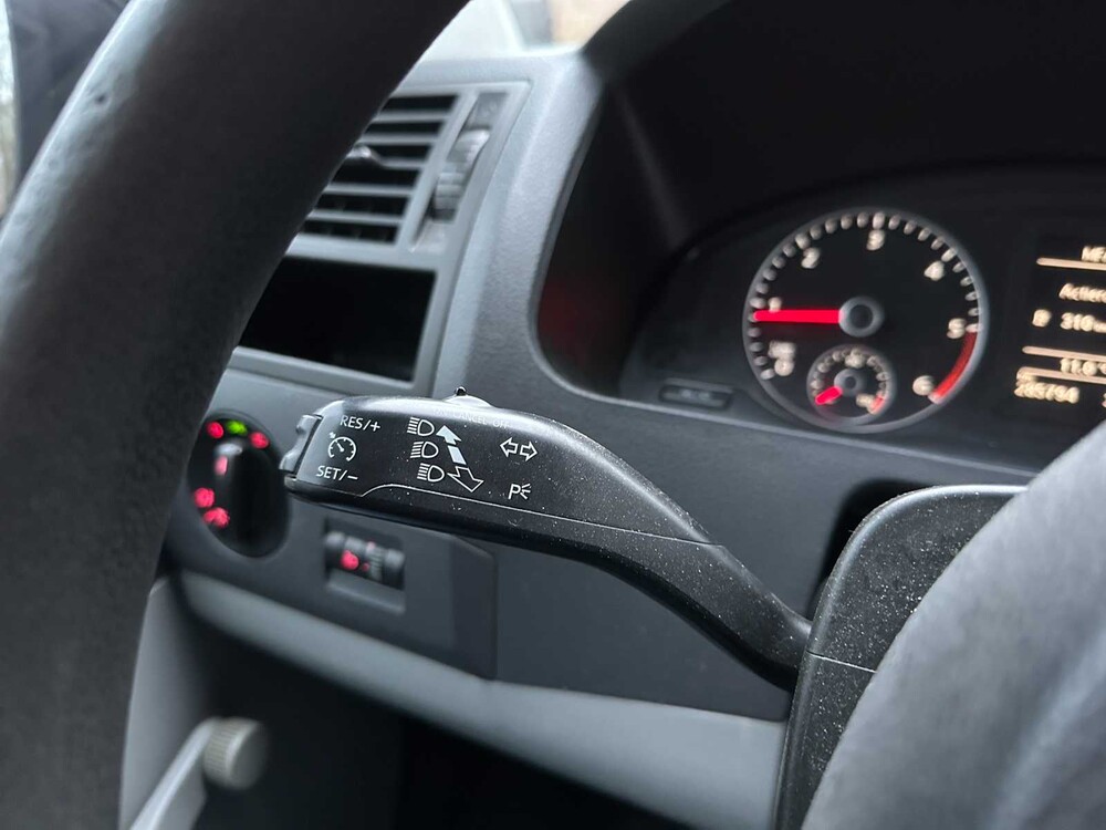 Volkswagen Transporter 7J0 T5 2.0 L1H1 84kW Camper 116 PS 2012, HXR-32-F