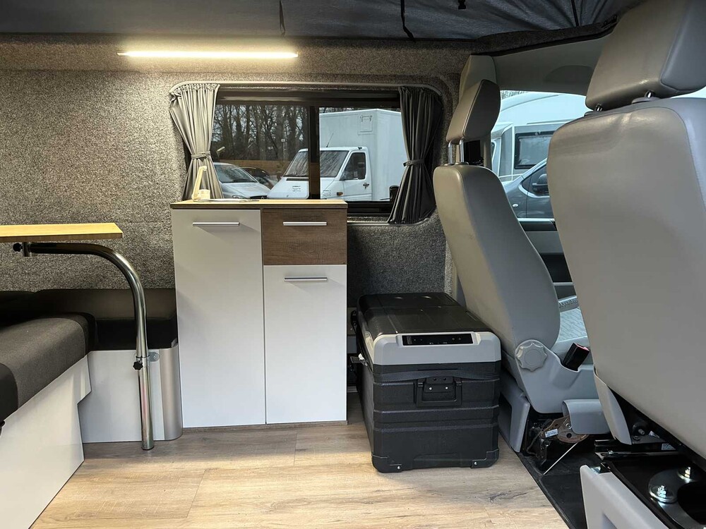 Volkswagen Transporter 7J0 T5 2.0 L1H1 84kW Camper 116 PS 2012, HXR-32-F