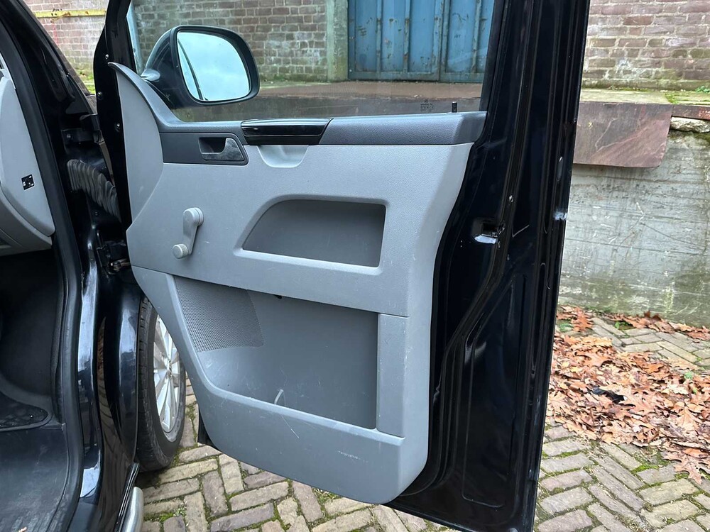 Volkswagen Transporter 7J0 T5 2.0 L1H1 84kW Camper 116 PS 2012, HXR-32-F