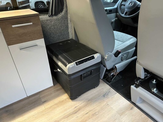 Volkswagen Transporter 7J0 T5 2.0 L1H1 84kW Camper 116pk 2012, HXR-32-F