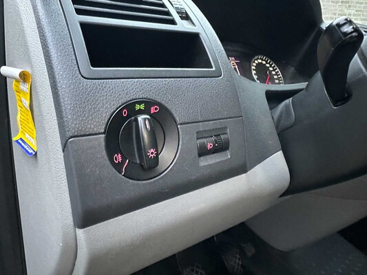 Volkswagen Transporter 7J0 T5 2.0 L1H1 84kW Camper 116pk 2012, HXR-32-F