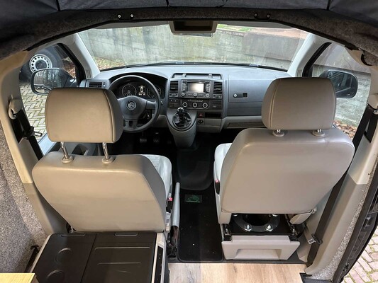 Volkswagen Transporter 7J0 T5 2.0 L1H1 84kW Camper 116pk 2012, HXR-32-F