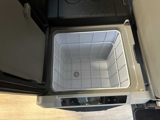 Volkswagen Transporter 7J0 T5 2.0 L1H1 84kW Camper 116pk 2012, HXR-32-F