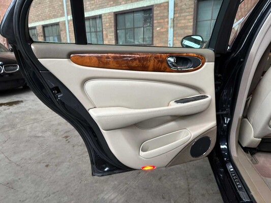Jaguar XJ8 3.5 V8 258hp 2003 Youngtimer