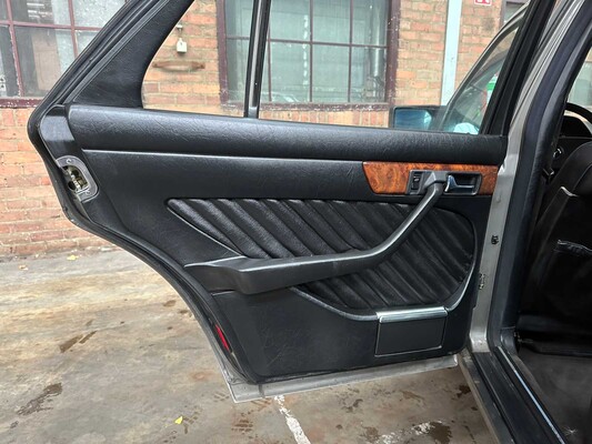 Mercedes-Benz S380 3.8 V8 204hp 1982 S-Class