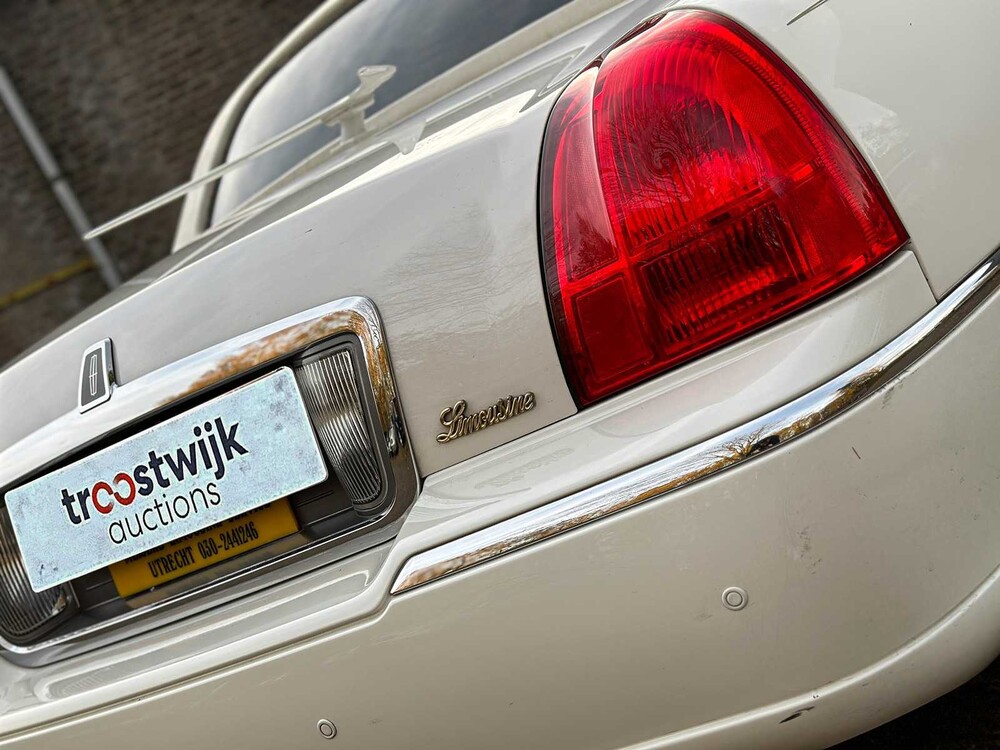 Lincoln Town Car 4.6 V8 Signature (Limousine) 204pk 2003, 62-NG-XN Youngtimer