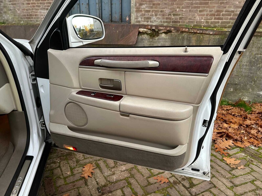 Lincoln Town Car 4.6 V8 Signature (Limousine) 204pk 2003, 62-NG-XN Youngtimer